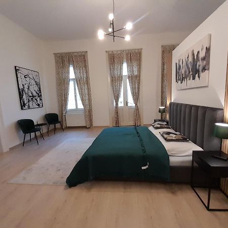 Entrez Apartment 3 - Historical Centre コシツェ エクステリア 写真