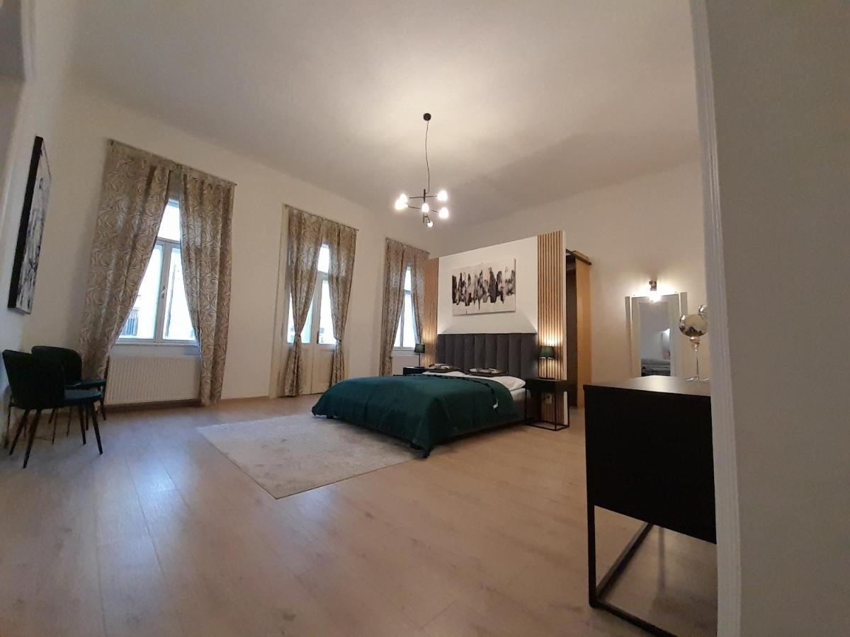 Entrez Apartment 3 - Historical Centre コシツェ エクステリア 写真