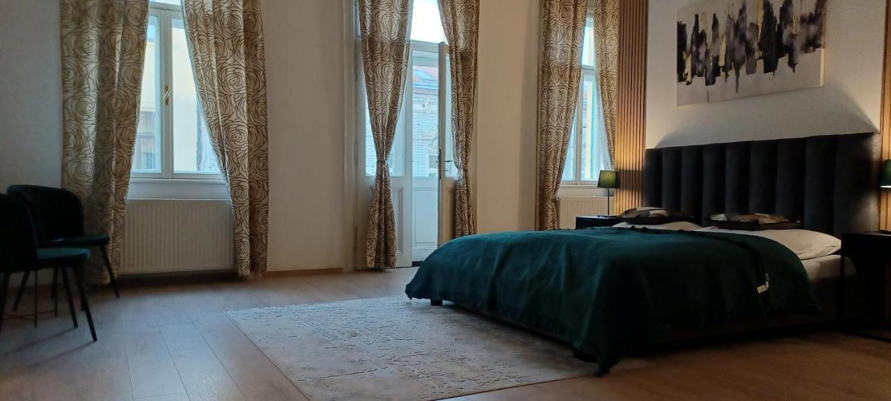 Entrez Apartment 3 - Historical Centre コシツェ エクステリア 写真