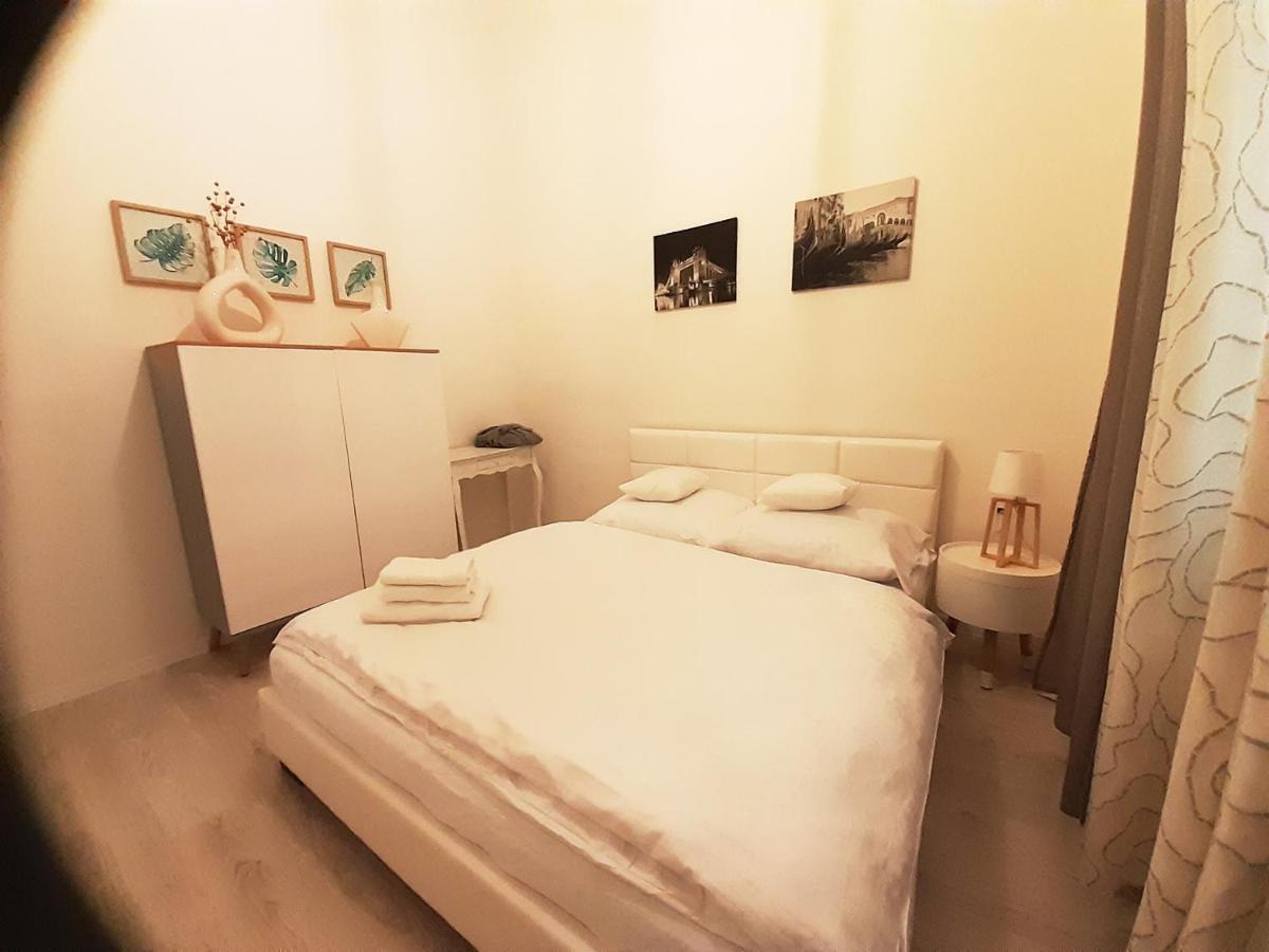 Entrez Apartment 3 - Historical Centre コシツェ エクステリア 写真